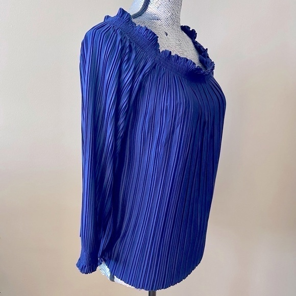 𝅺banana REPUBLIC Pleated Off Shoulder Blouse | Blue | Small NWT - Picture 2 of 9